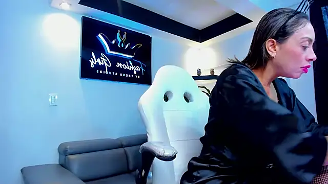 AnaRuiz online show from October 27, 1:06 pm