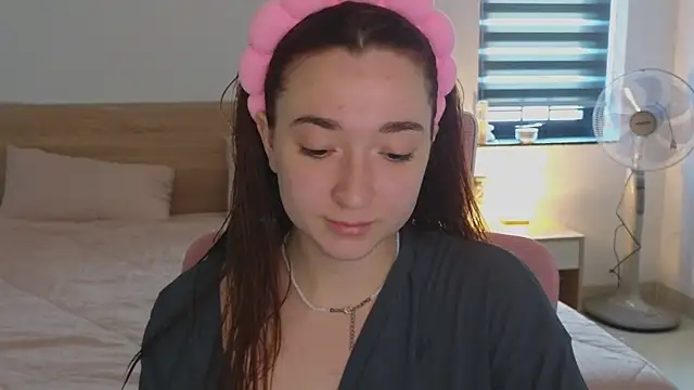 YasmineWest online show from April 5, 12:31 am