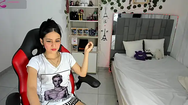 Snapshot of HannaSexyy chatting on September 18, 1:04 am HannaSexyy online show from September 18, 1:04 am
