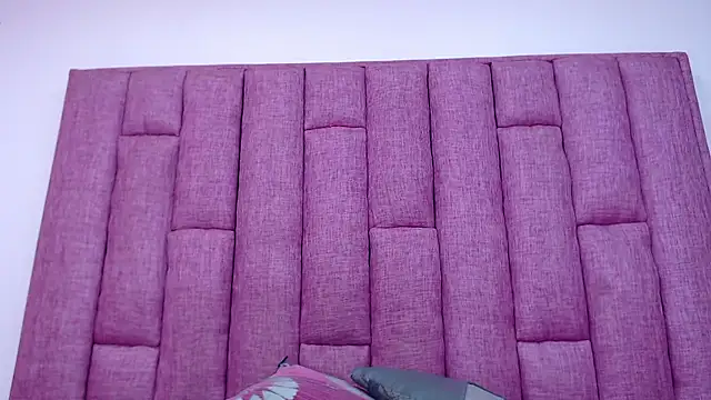 CrushOnMe  online show from January 11, 8:30 am