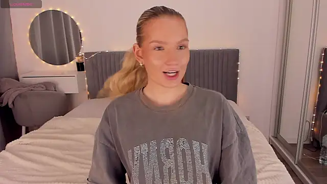 CassieRayss online show from April 27, 2:58 pm