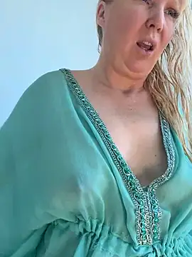 EmmaInLove23 online show from February 5, 2:25 am