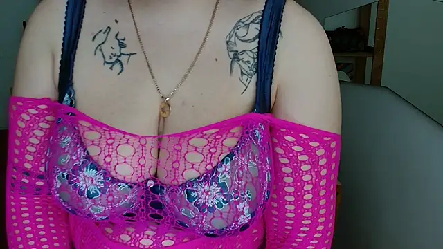 Snapshot of leila_beayte_ chatting on December 2, 8:48 am leila beayte online show from December 2, 8:48 am