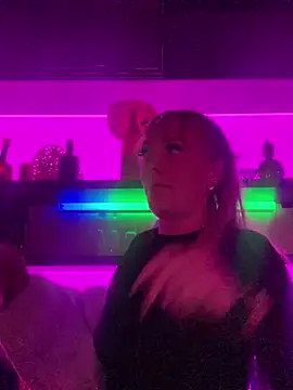 LizzyLush  online show from September 19, 11:59 pm