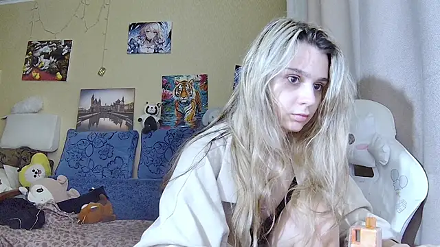 Bunnykiss69 online show from July 16, 5:28 pm