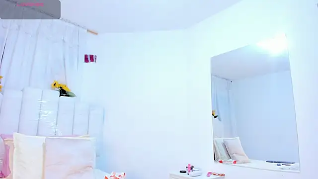 RoxannaBlanche online show from December 18, 11:59 am