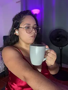 CurlyGirl 1 online show from February 9, 2:14 am