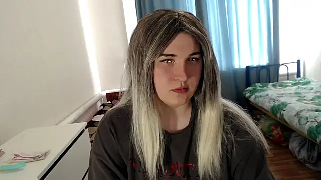 EvaMiron online show from April 17, 1:02 pm