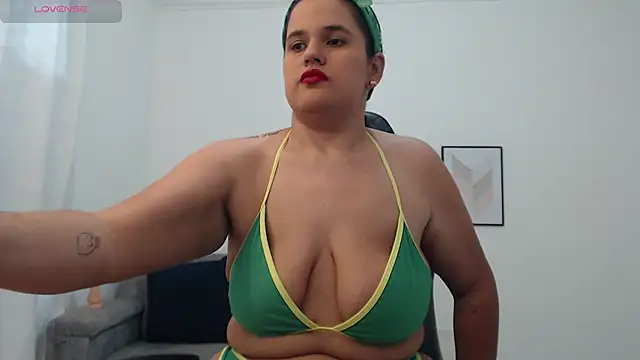 natalia curvy1 online show from October 14, 5:59 pm