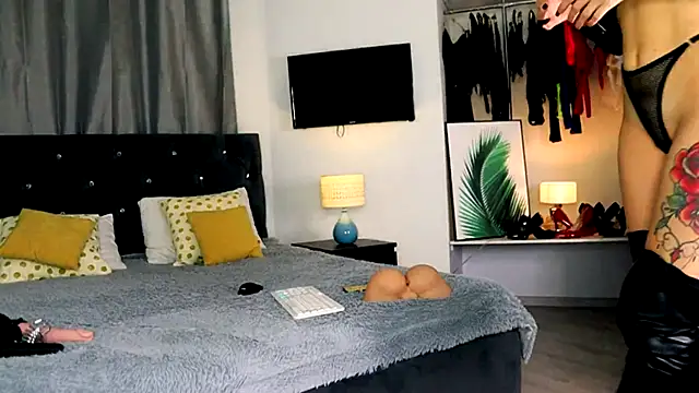 InvitingTina online show from September 26, 3:48 am