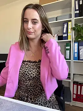 Hii Lolla online show from March 22, 8:20 am