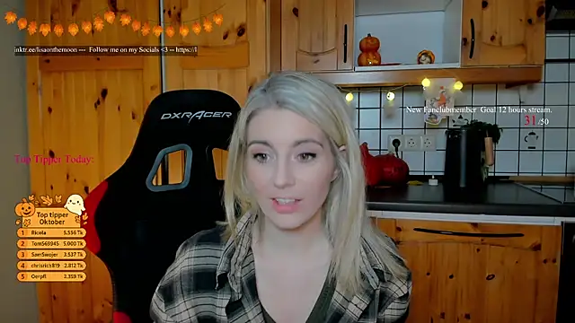 Lisaonthemoon online show from October 25, 7:43 pm