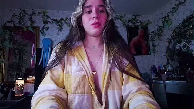 Elizabeth77  online show from October 13, 8:11 pm