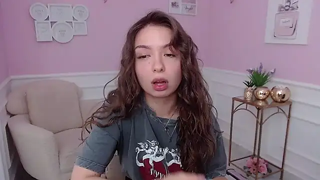 LucySkilar online show from October 2, 4:28 am