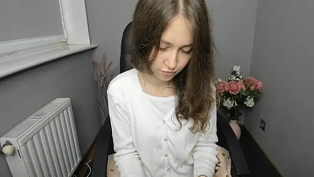 Snapshot of AfinaCutie chatting on September 20, 6:23 am AfinaCutie online show from September 20, 6:23 am