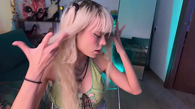 Snapshot of Eerectioneering chatting on October 4, 12:22 pm Eerectioneering online show from October 4, 12:22 pm