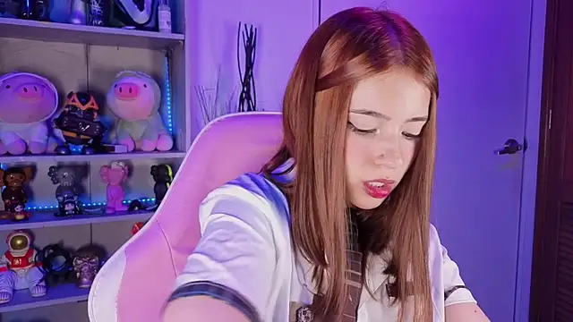 EmilyMiller  online show from November 24, 5:15 pm