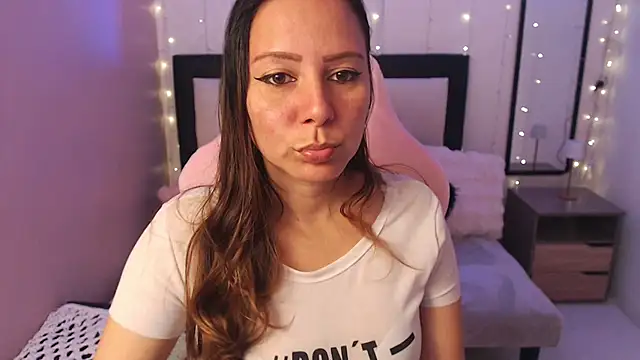 camila delarosa online show from June 25, 5:47 pm