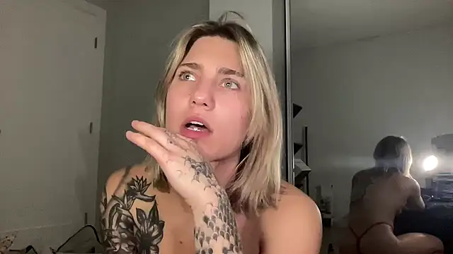 NatalieKneals online show from April 13, 4:14 am