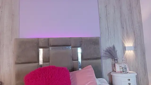 AbrilBrent online show from April 2, 8:17 pm