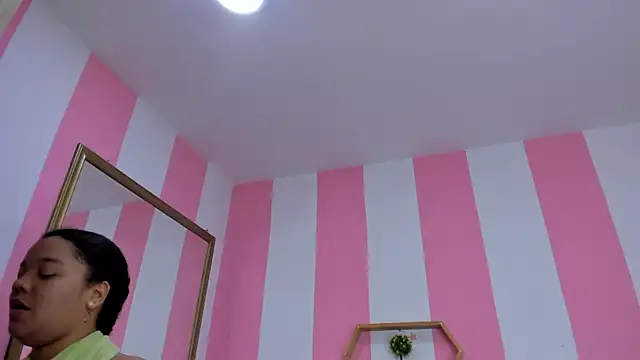 ISABELLA 020 online show from December 5, 2:51 pm