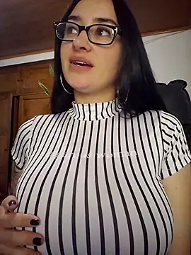 preetypeach online show from December 15, 11:54 pm