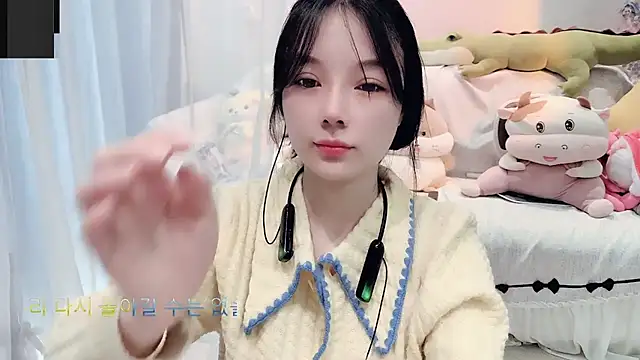 Snapshot of AKiKi711 chatting on October 14, 4:26 am AKiKi711 online show from October 14, 4:26 am