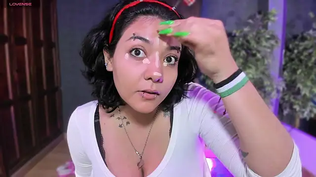 Evelynn online show from December 14, 12:55 pm