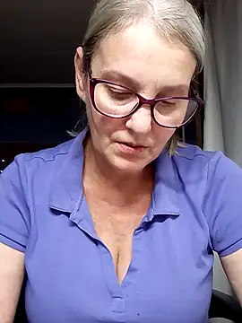 Snapshot of irinamaux chatting on October 4, 3:27 pm irinamaux online show from October 4, 3:27 pm