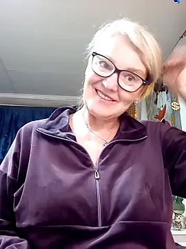 irinamaux online show from April 15, 1:50 am