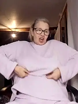 irinamaux online show from November 3, 7:23 am