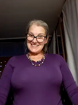 Snapshot of irinamaux chatting on September 17, 5:49 am irinamaux online show from September 17, 5:49 am