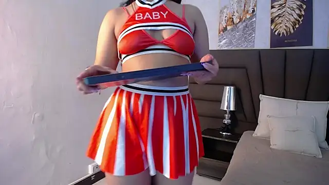 Sofi Perez  online show from March 26, 11:45 am