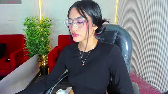 AzuraKindong online show from November 11, 8:06 pm