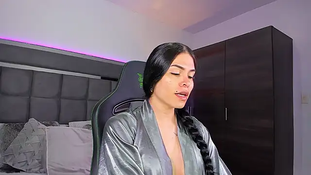 Emmilysantibanez online show from March 18, 2:55 pm