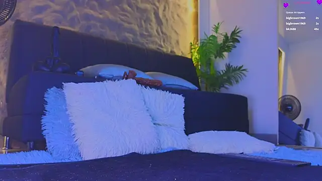 Isa  Blanc online show from February 25, 3:27 am