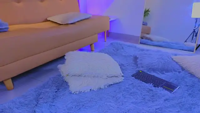 Isa  Blanc online show from October 23, 3:23 am