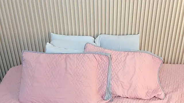 charlottebrowns  online show from November 17, 1:45 pm