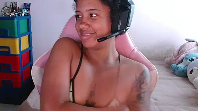 TiffanyRoouse online show from November 24, 9:39 pm