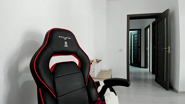 amiraisa11 online show from October 10, 6:29 am