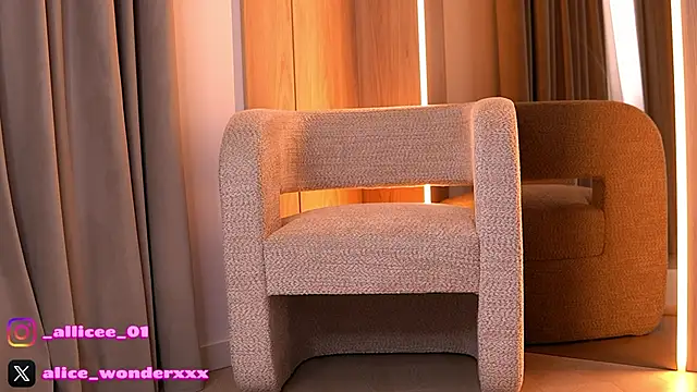 VanessaSimon online show from March 25, 6:16 am