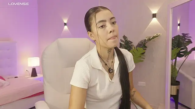 miagomezweb1 online show from October 1, 2:11 pm