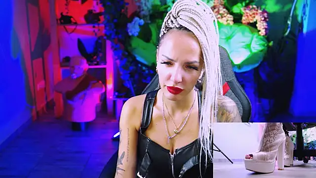 Snapshot of MonicaMaxwel chatting on September 22, 10:57 am MonicaMaxwel online show from September 22, 10:57 am
