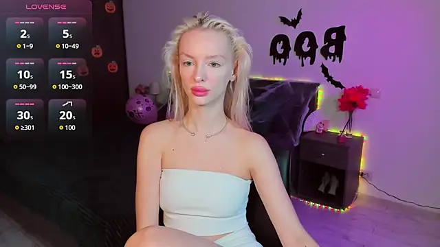 AleksaBlonde online show from October 20, 5:43 am