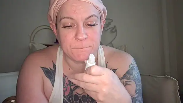 quinnmariexo online show from February 3, 12:10 pm