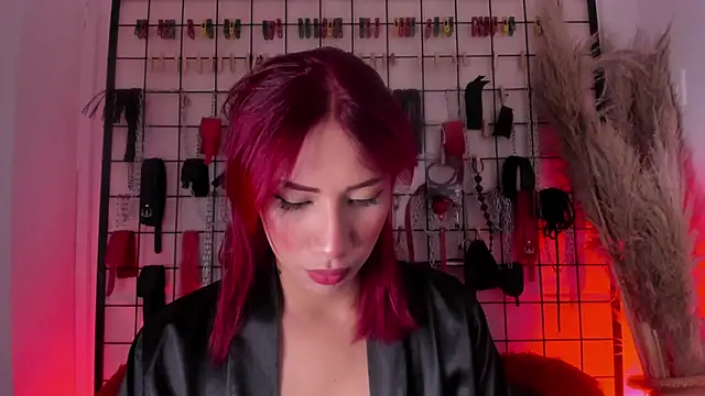 Snapshot of charrlotte_quinn chatting on October 10, 9:20 pm charrlotte quinn online show from October 10, 9:20 pm