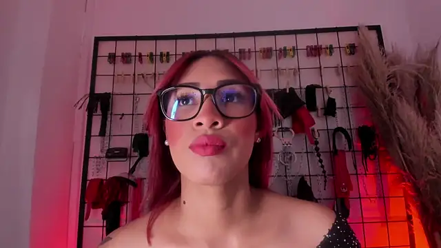 Snapshot of charrlotte_quinn chatting on September 23, 9:24 pm charrlotte quinn online show from September 23, 9:24 pm