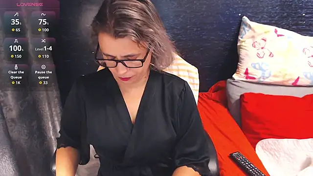 LadyAverrySquirt11 online show from October 13, 3:53 am