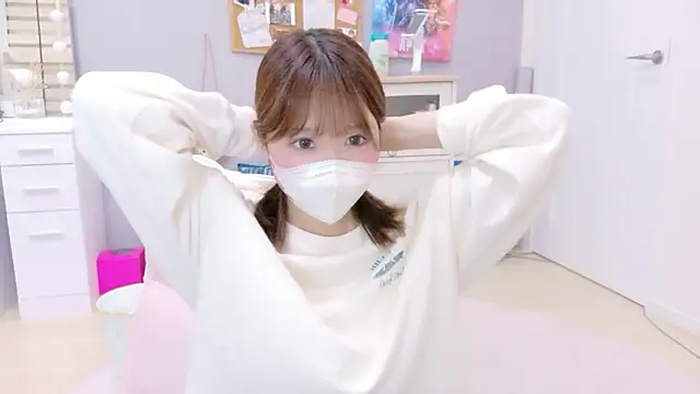 Yui-Ch online show from October 6, 1:06 pm