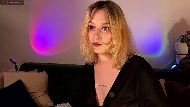  ccrystaa  online show from June 11, 9:50 am